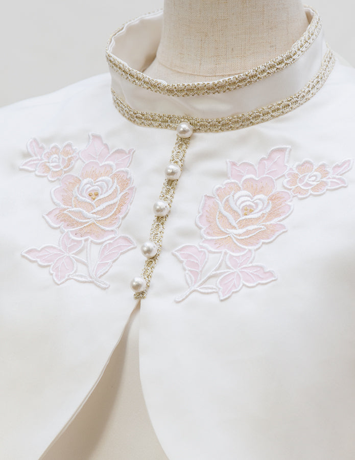 純日本製にこだわり女性らしさを引き立てるピンクの花柄のレースが人気のエンディングドレス